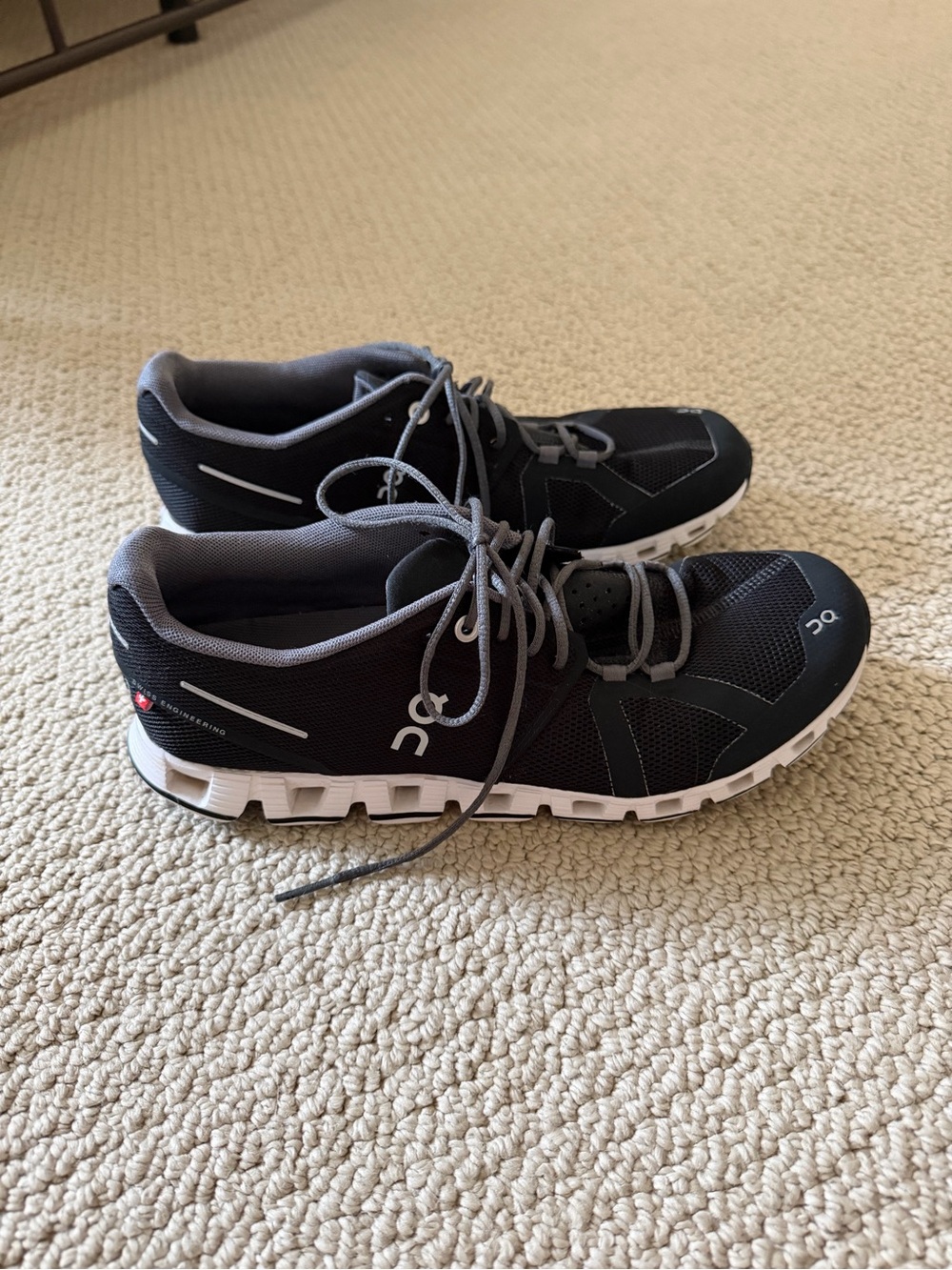 On Cloud 5 Black Swiss
Engineering Lightweight Running
Shoes Women's Sz 9.5